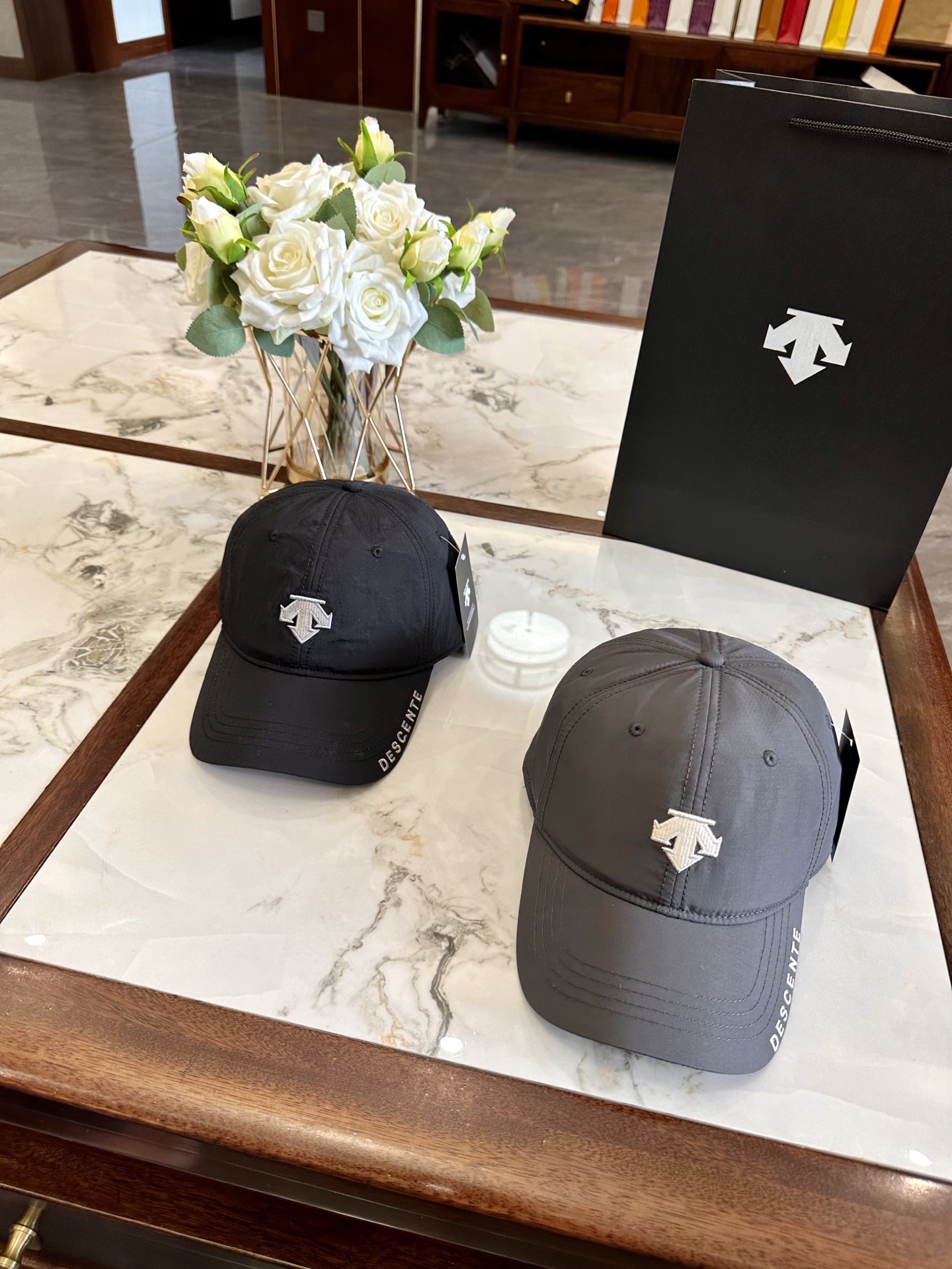 DESCENTE hat model 02